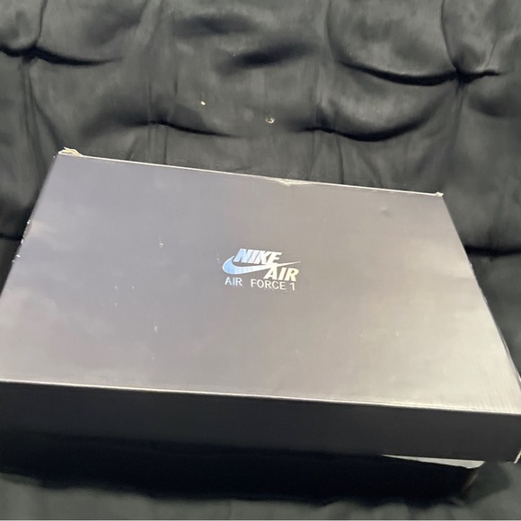 Size 9 - Picture 2 of 5